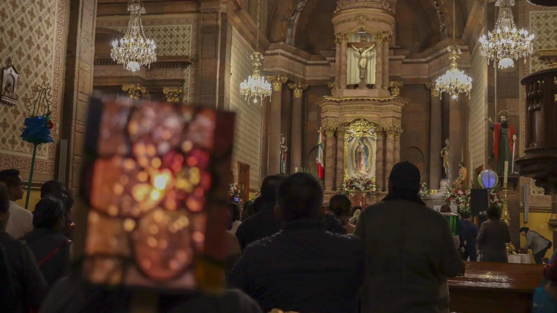 FOTO PRINCIPAL SJR Los peregrinos ante la Virgen de Guadalupe